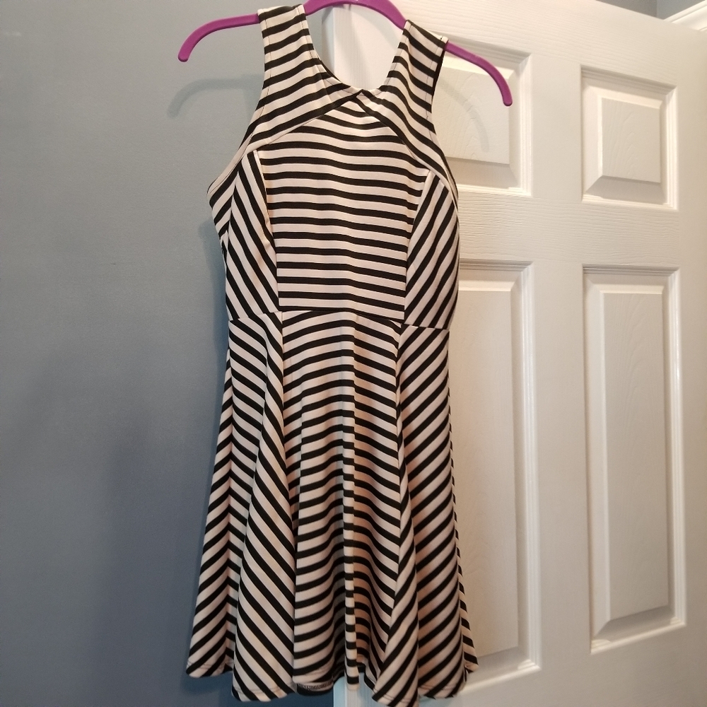 Super cute flared dress